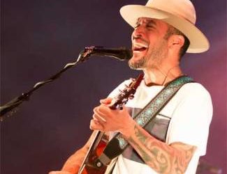 AUX INNOCENTS LES MAINS PLEINES